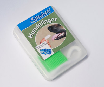 Chitodent® Hunde-Fingerzahnbürste wirkt dauerhaft antibakteriell und nimmt alle Beläge auf